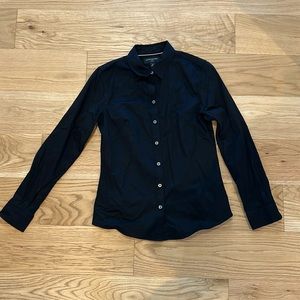 Women’s Banana Republic Non-Iron Button Down Dress Shirt (size 8)
